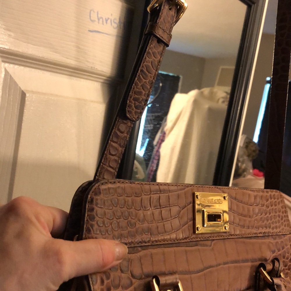Michael Kors large Astrid handbag in walnut Rolled handles Crossbody strap - Picture 11 of 16